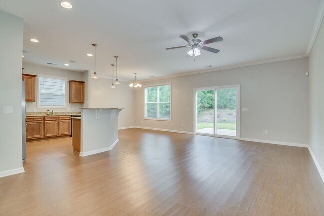 Building Photo - 3 Bedroom 2.5 Bath in Grovetown!