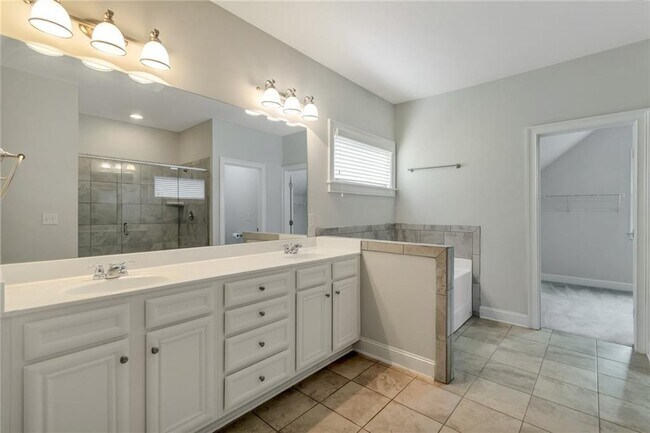 Building Photo - 5210 Mirror Lake Dr