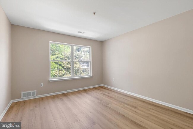 Building Photo - 1741 Braken Ave