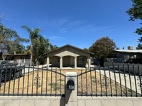 Building Photo - Adorable 2 bedroom home in Oildale!