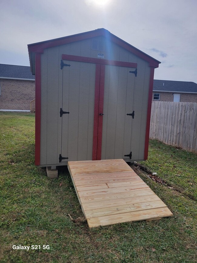 Building Photo - 251 Myrtle Ave