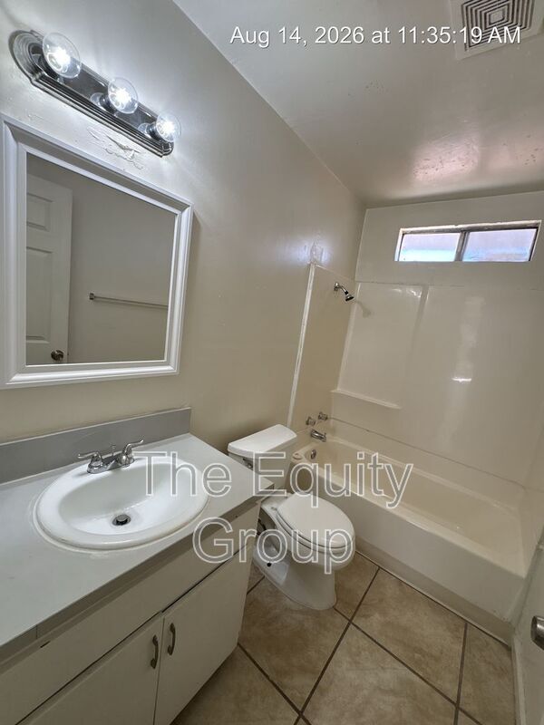 Building Photo - 527 S Garden St