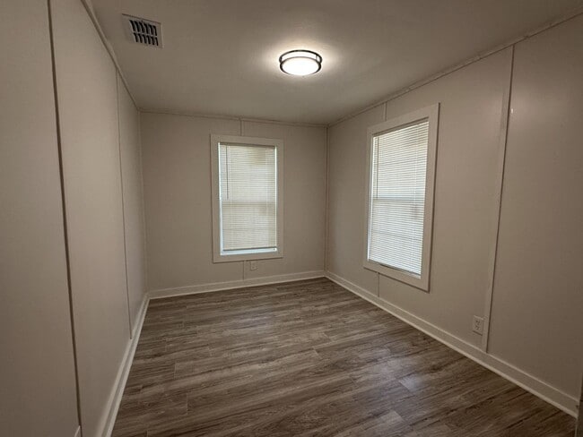 Building Photo - Remodeled 4 Bedroom with New A/C