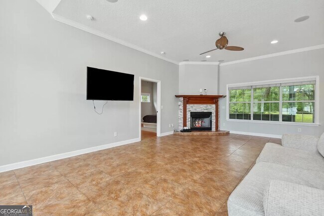 Building Photo - 124 Deerwood Village Dr