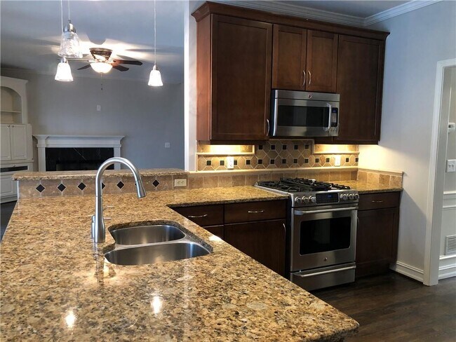 Building Photo - 2242 Lenox Walk NE