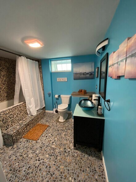 Bathroom 4 - 565 Main St