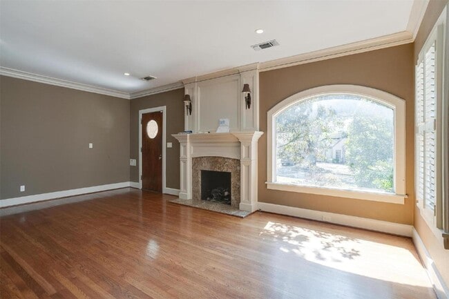 Building Photo - Charming home in Coveted Berkeley Place!