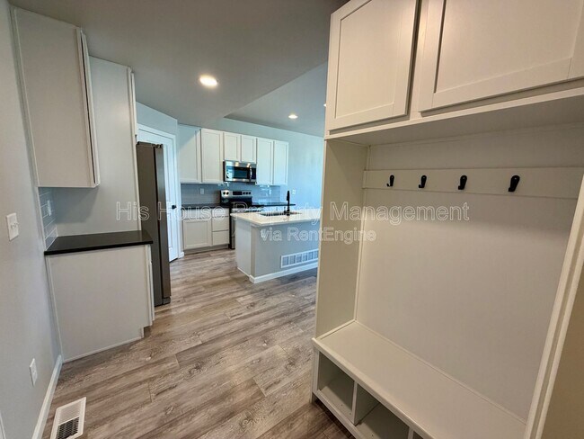 Building Photo - 2640 Brookstone Dr