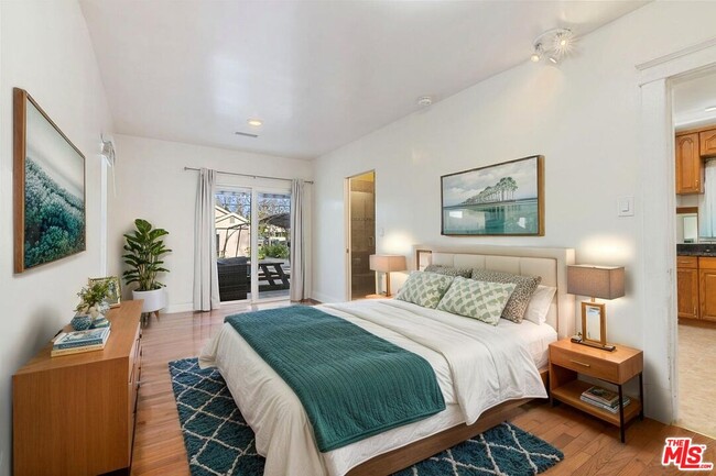 Building Photo - 1537 Cabrillo Ave