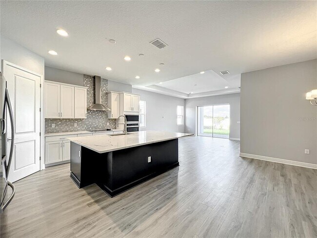 Building Photo - 13181 McMillan Dr