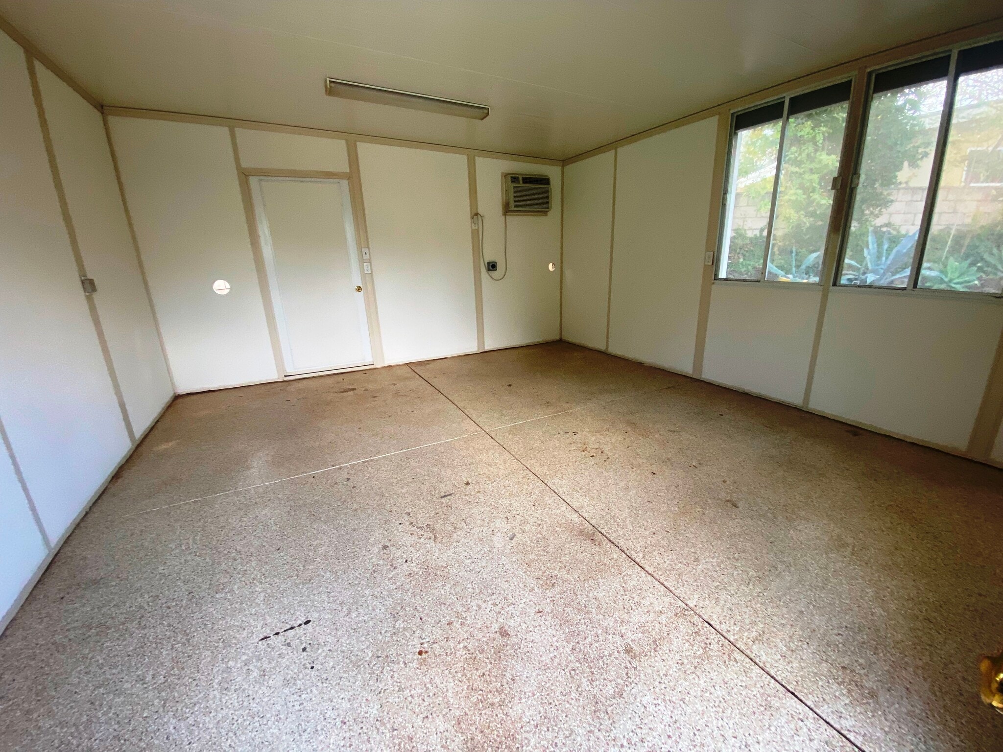 Detached Office/Workshop - 23552 Kivik St