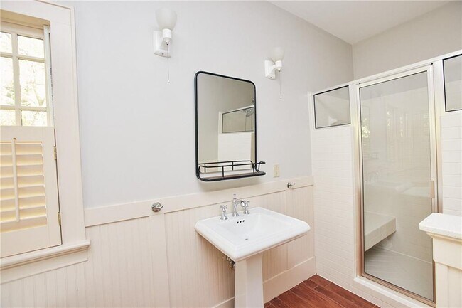Building Photo - 1843 Butlers Ln