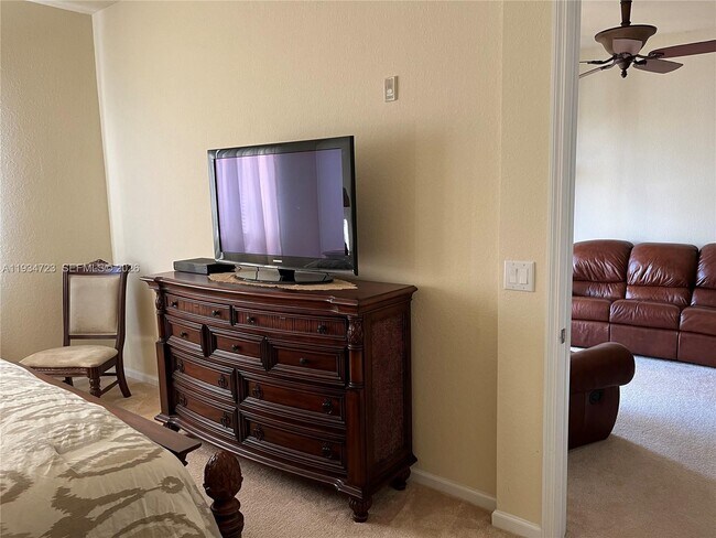 Building Photo - 3500 Oaks Clubhouse Dr