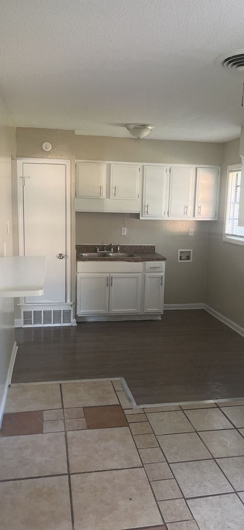 Building Photo - 4 Success is offering this 3 bedroom 1 bat...