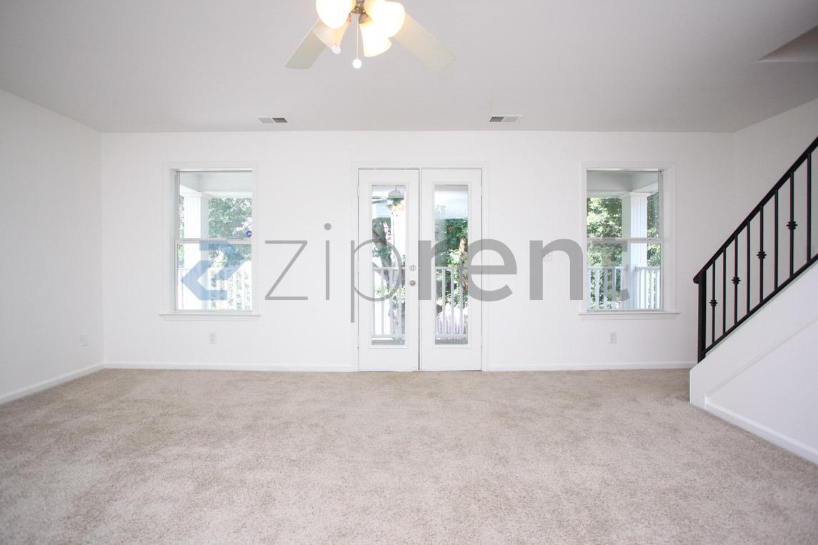 Building Photo - Unit