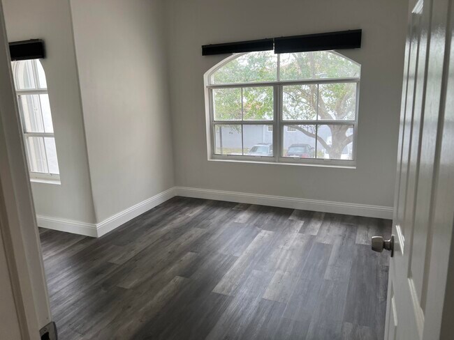 Building Photo - 5076 SW 38th Way