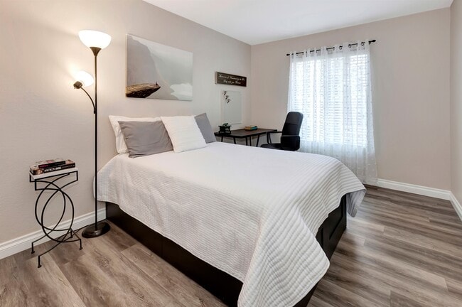 Building Photo - 22192 Rim Pointe