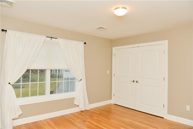 Building Photo - 17 Brookview Cir
