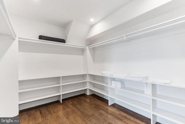 Building Photo - 2403 Manton St