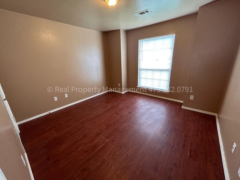 Building Photo - 320 Chateau Dr