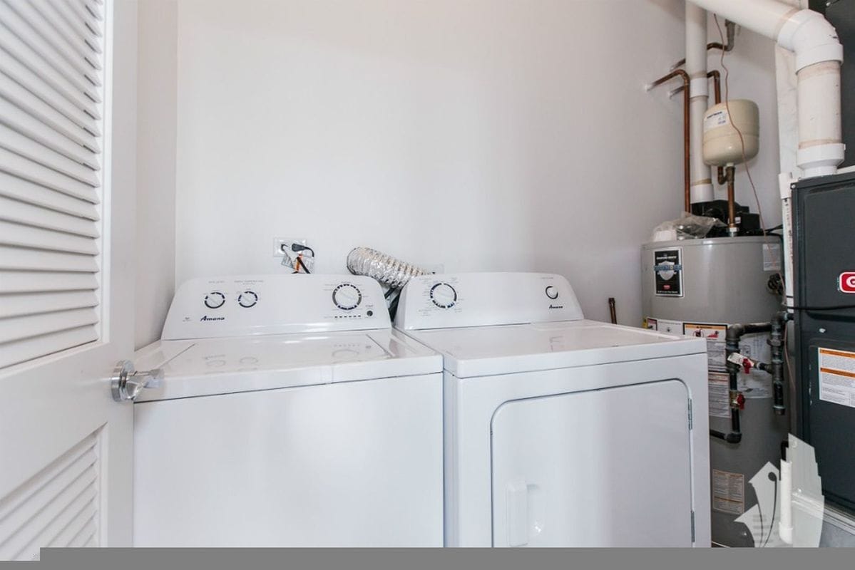 Building Photo - 2700 W North Ave