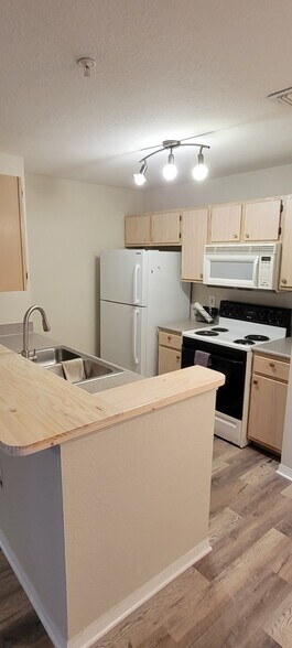 FOR RENT 2BR/2BA Condo in Lakewood Ranch, FL - 7411 Vista Way