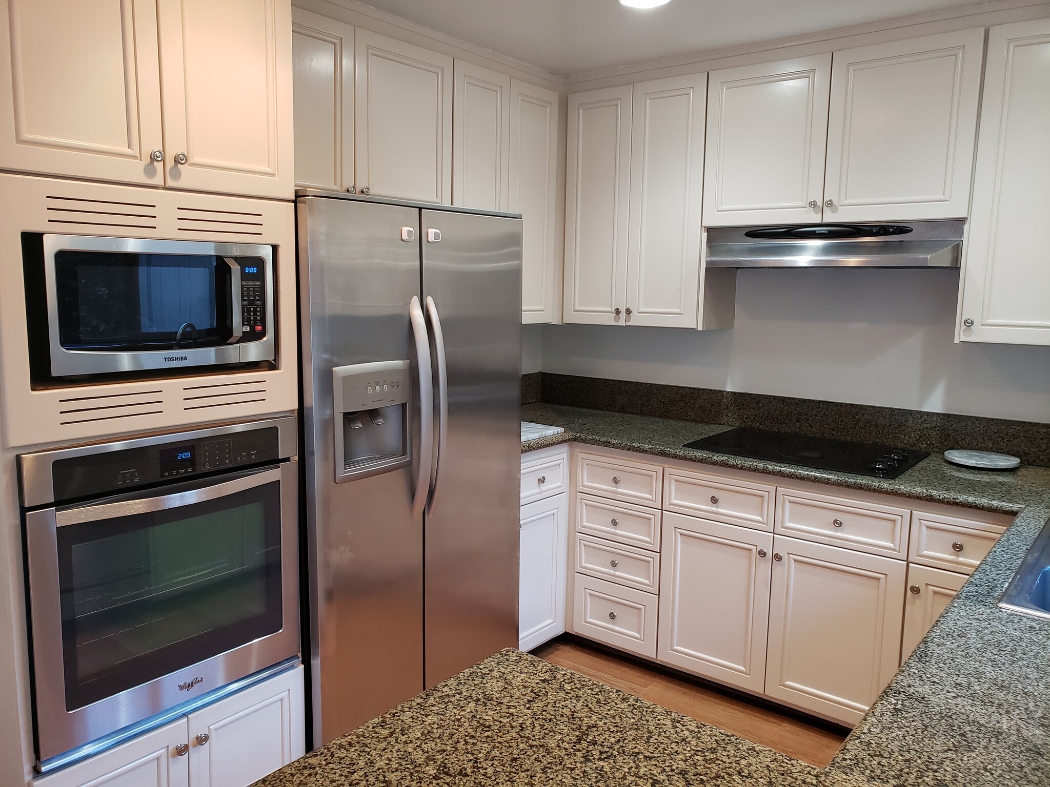 Kitchen - 638 Wilcox Ave