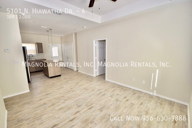 Building Photo - 5101 N Hiawatha Dr