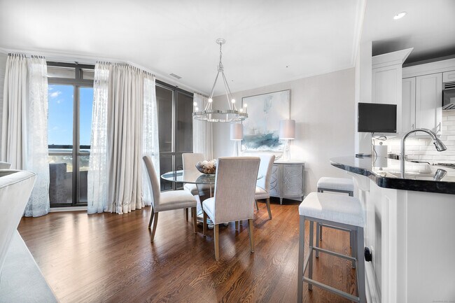 Building Photo - 100 Parrott Drive