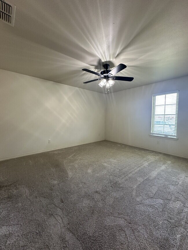 Building Photo - Beautifully Maintained Duplex - Lease Only