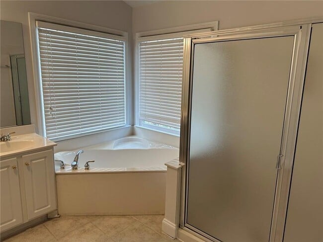 Building Photo - 1296 Dunwoody Cove