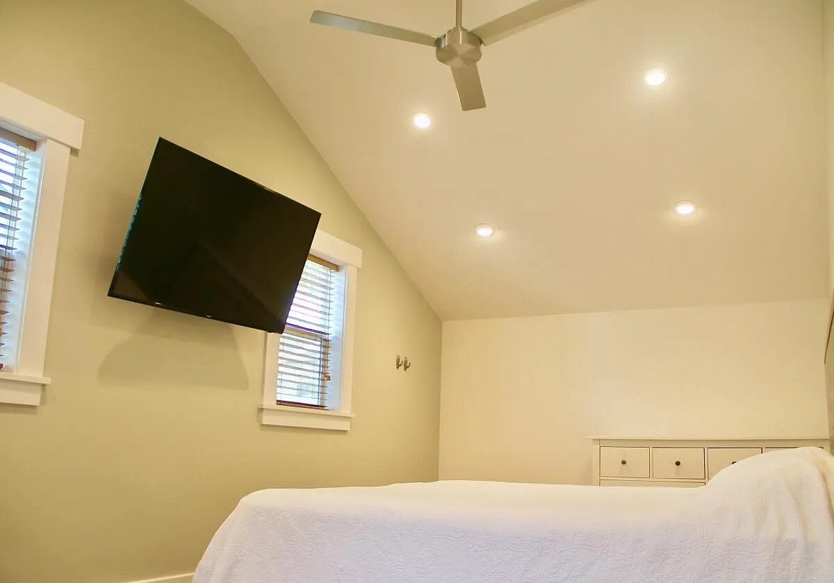 Building Photo - 3304 NE 73rd Ave