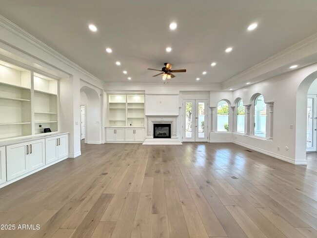 Building Photo - 1523 E Treasure Cove Dr