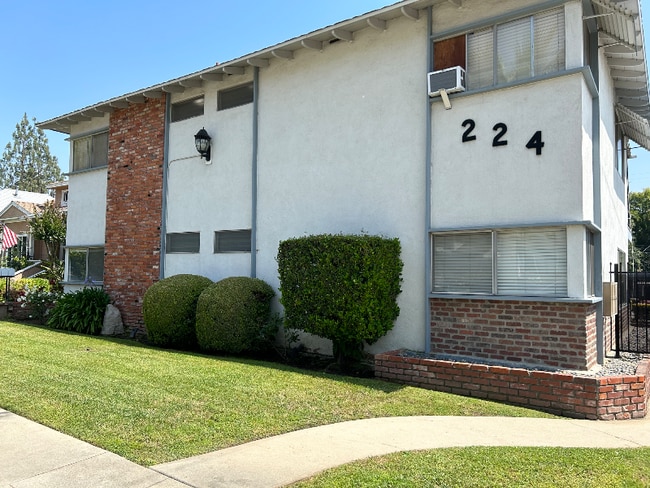 Primary Photo - 224 W Palm Ave