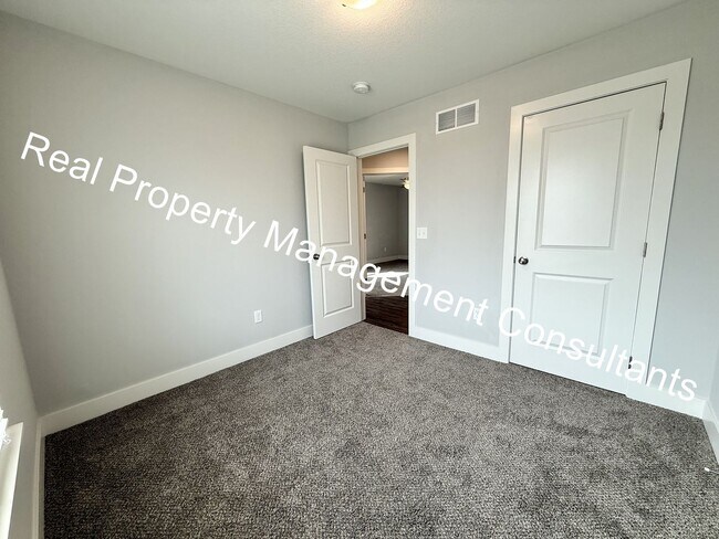 Building Photo - $500 off Move In Special on 4-bedroom, 3-b...