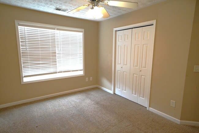 Building Photo - 221 Alton Cir