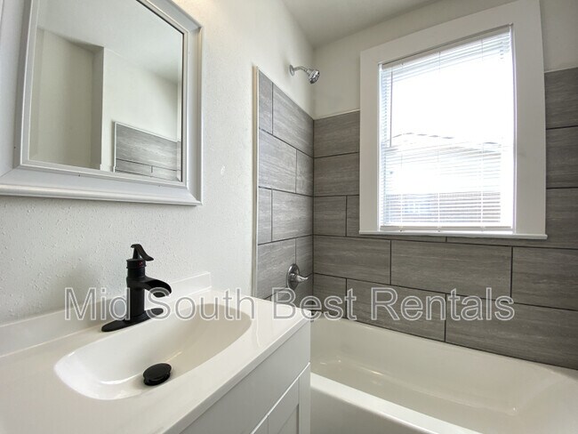 Building Photo - 828 Jane Dr