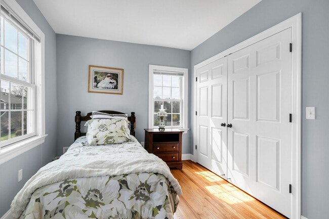 Building Photo - 11 Lakeside Ave