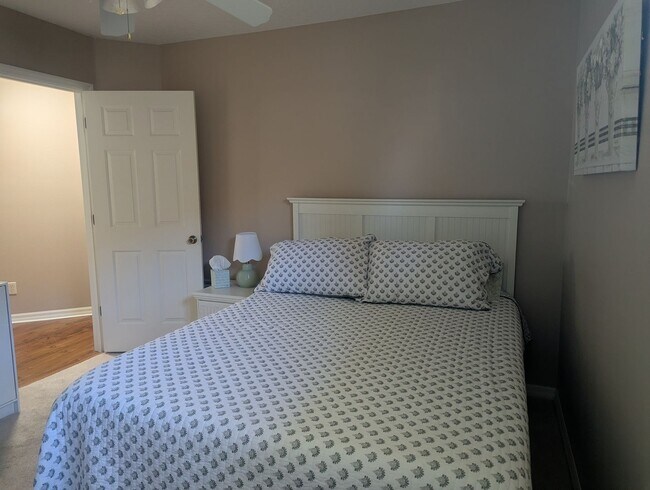 Building Photo - Lovely 2 bedroom, 1 bath home located in the beautiful community of the Legacy of Leesburg