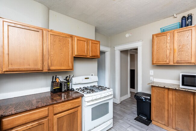 Building Photo - 208 Bosley St