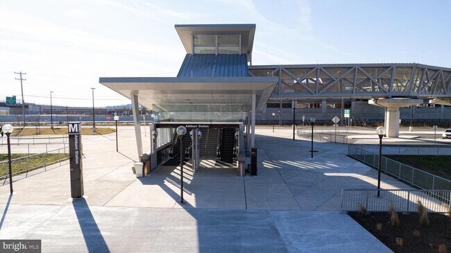 Building Photo - 43792 Middleway Ter