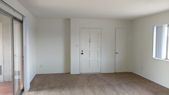 Building Photo - 2813-2819 N. West Ave 4-Plex - 611