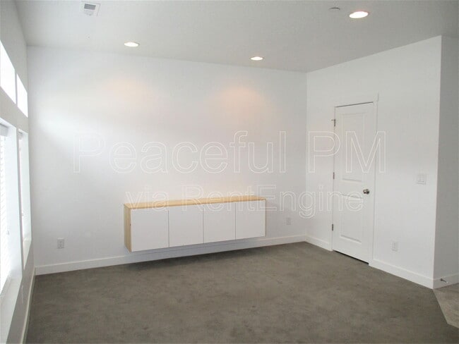 Building Photo - 84 N 1100 W