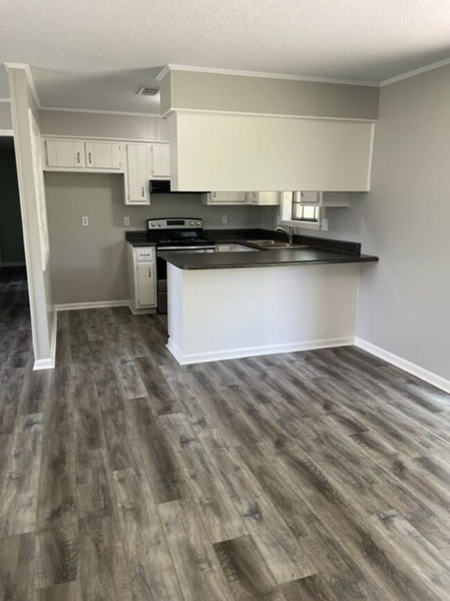 Building Photo - Renovated 3 Bedroom 1 Bath Home for Rent!