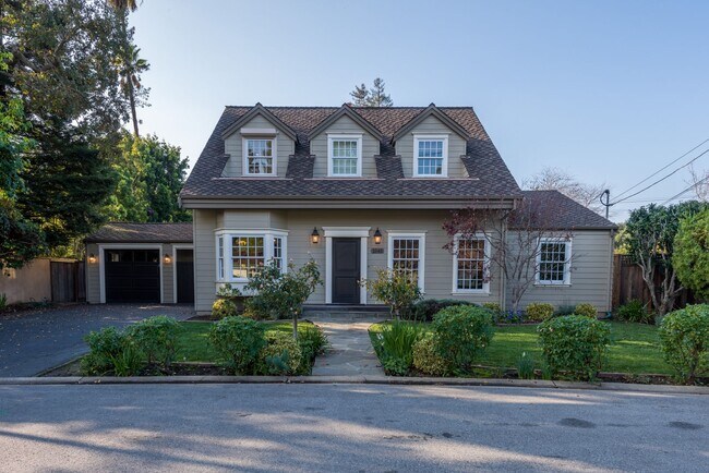 Building Photo - 1545 Laurel Pl