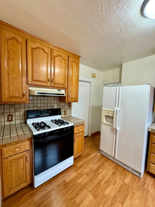 Building Photo - 615 Prague St