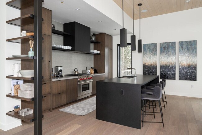 Building Photo - 5 Thistle Way