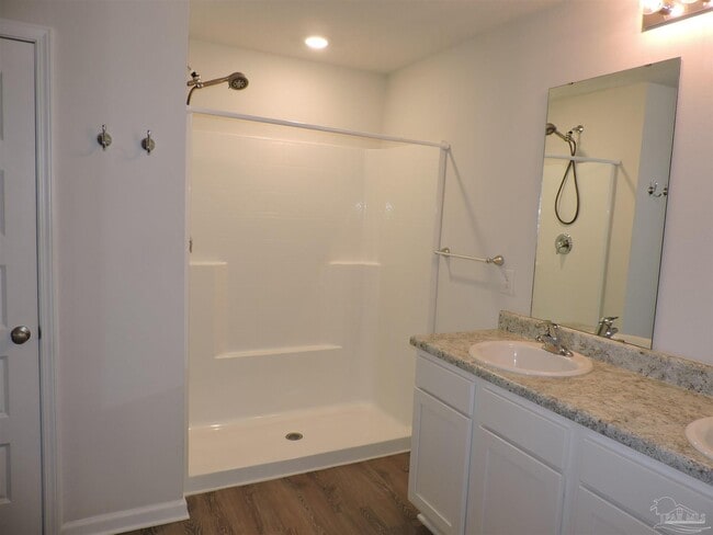 Building Photo - 5427 Peach Dr