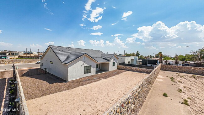 Building Photo - 805 Mormon Tea Dr
