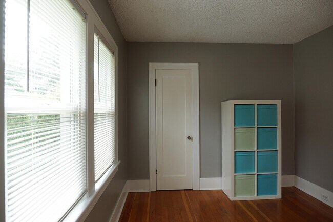 Building Photo - 329 Renton Ave S